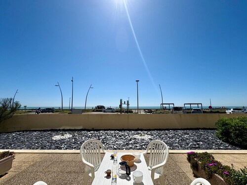 2-room apartment with terrace for 4 people, near beach