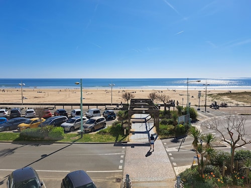 Bel appartement 2 chambres - face mer - 5 personnes, WIFI, animaux admis, parking