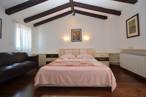 3 habitaciones, tabla de planchar con plancha y wifi gratis 