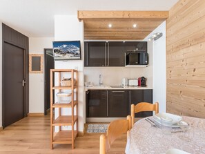 Fridge, microwave, oven, stovetop - Ski-in/Ski-out Apartment 5 pers in Val Thorens with WIFI (Val Thorens)