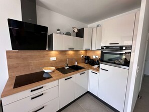 Refrigerador, microondas, parrilla de estufa y lavavajillas 