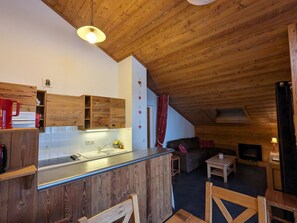 Interior - Cozy apartment at the foot of the slopes with balcony and covered parking (La Clusaz)