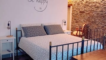 1 Schlafzimmer, Schreibtisch, Bügeleisen/Bügelbrett, Reisekinderbett