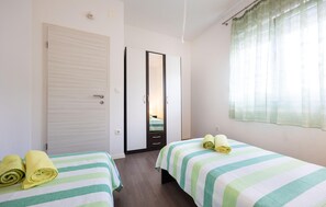 4 bedrooms, travel crib, free WiFi, bed sheets