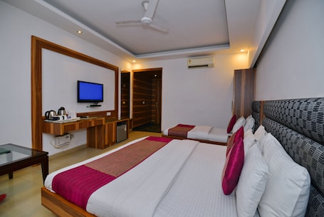 Deluxe Double Room | Free WiFi. Hotel White Pearl