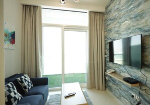 Apartamento, 1 habitación, balcón, vistas a la ciudad | Sala de estar