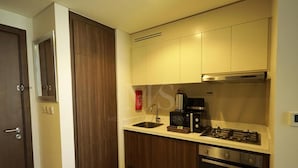 Departamento, 1 habitación, balcón, vista a la ciudad | Comedor