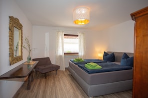 9 bedrooms, desk, iron/ironing board, travel crib