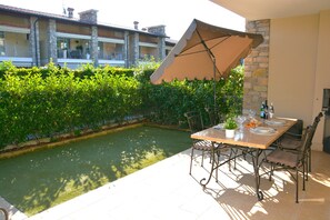 Basic Apartment | Terrace/patio - Appartamento la Perla (Puegnago del Garda)