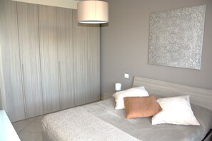 베이직 아파트 | 2 개의 침실, 다리미/다리미판, 무료 WiFi, 침대 시트