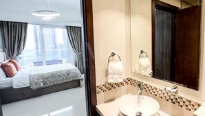 Apartment, 2 Bedrooms, Balcony, City View | Bathroom - Mh- Beautiful 2 Bhk Canal View in Reva Residence Ref 24016 (Dubai)