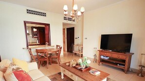 Dining - Mh- Beautiful One Bed Room in Zanzebeel 2 Ref 2010b (Dubai)