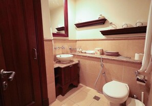 Apartment, 1 Bedroom, Balcony, City View | Bathroom - Mh- Beautiful One Bed Room in Zanzebeel 2 Ref 2010b (Dubai)