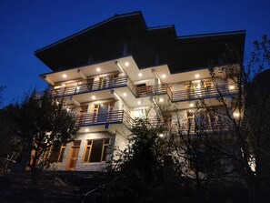 Exterior - Private Room in Manali, Mountain and River view Near Manali-4 (Bashisht)
