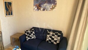 Luokittelematon kuva, 5 kautta 10, painike