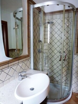 Shower, bidet - Ferienhaus in Ruhiger Schönen Lage mit Panorama Blick (Culla)