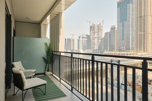 Property grounds - Nice and Cozy Apartment. 15 min from metro (Dubai)