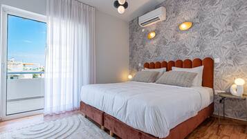 Luxury Apartment | 2 bedrooms, in-room safe, blackout drapes, iron/ironing board