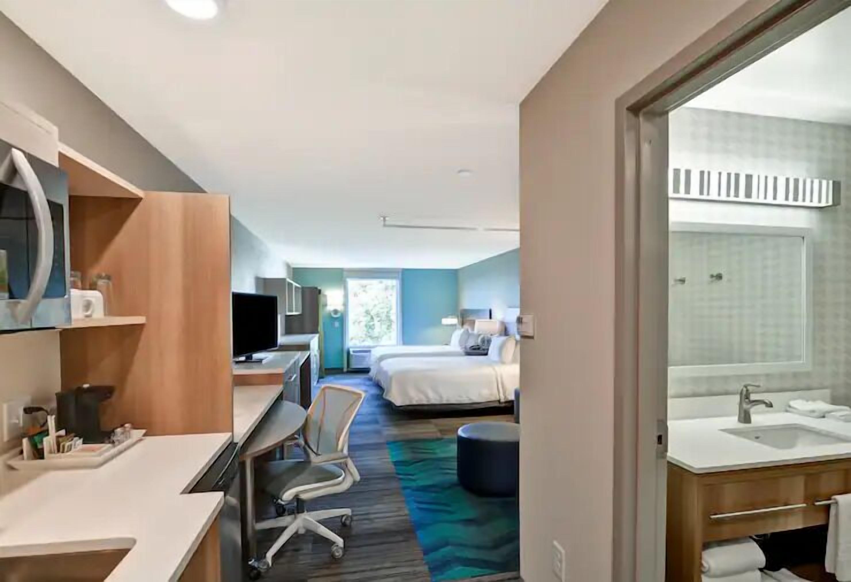 Urban Escape: 4 Pet-friendly Units. Free  Breakfast, Pets Allowed, Pool! - Odessa, Florida