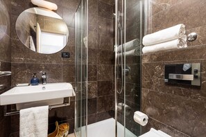 Ducha, secador de pelo, toallas