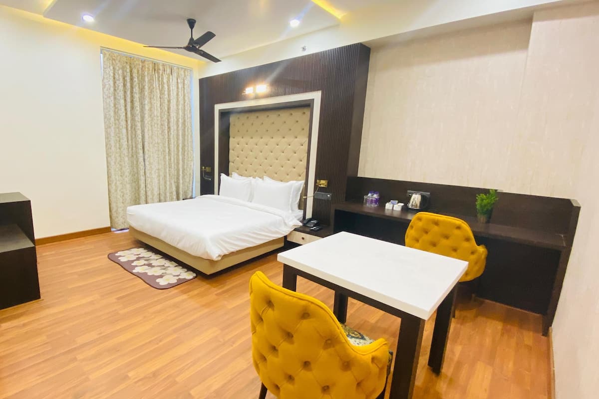 Executive Room | 1 bedroom, minibar, soundproofing, iron/ironing board