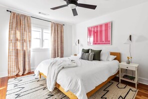 1 habitación, tabla de planchar con plancha, wifi y ropa de cama