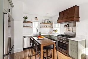 Fridge, microwave, oven, stovetop - Full Bloom (Atlanta)