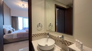 Apartment, 2 Schlafzimmer, Stadtblick | Badezimmer