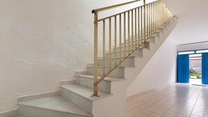 A staircase with a wooden handrail leading to a landing. - 3678 A Casa di Vito by Barbarhouse (Salve)