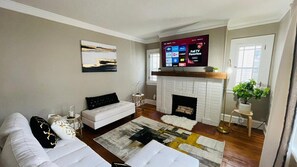 TV - Dapper Delaware – Near Freeway, 12 Min to Downtown (Lakewood)