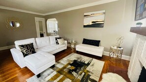 TV - Dapper Delaware – Near Freeway, 12 Min to Downtown (Lakewood)