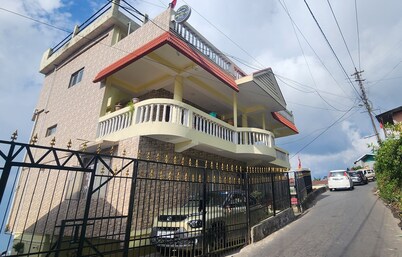 Mt Vista Homestay is located in Kurseong offers amazing view of Mt Kanchanjunga
