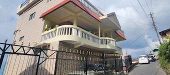 Mt Vista Homestay is located in Kurseong offers amazing view of Mt Kanchanjunga