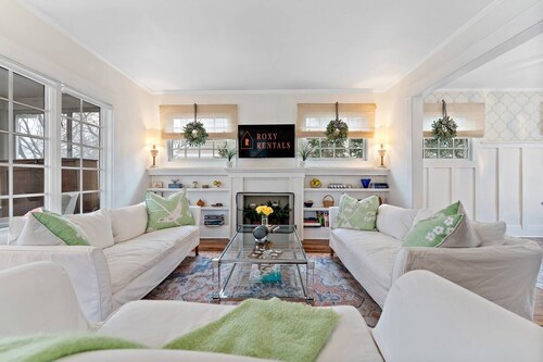 Your Gateway to Lakeside Bliss and Urban Excitement in Downtown, Wayzata.