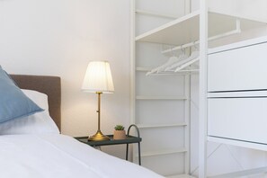4 habitaciones, tabla de planchar con plancha, wifi y ropa de cama 