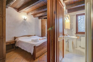 淋浴設備、吹風機、坐浴桶、毛巾