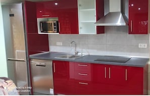 Micro-ondes, plaque de cuisson, lave-vaisselle