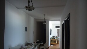 A narrow hallway with a dining area on one side, featuring a table and chairs. - Martil apartment facing the sea (Martil)