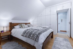 1 bedroom, in-room safe, desk, iron/ironing board