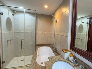 Apartment, 3 Schlafzimmer | Badezimmer