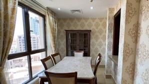 อพาร์ทเมนท์, 3 ห้องนอน | ร้านอาหาร