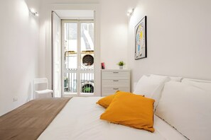 1 bedroom, desk, iron/ironing board, travel crib - THE CEMENT TILES (Catania)