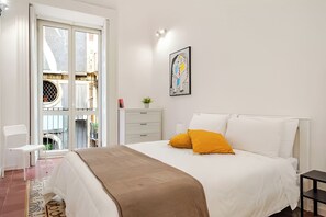 1 bedroom, desk, iron/ironing board, travel crib - THE CEMENT TILES (Catania)