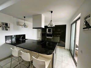Private kitchen - Villa Claudie (Les Tres Cales)