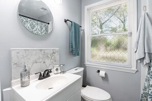 SĂšche-cheveux, bidet, serviettes fournies