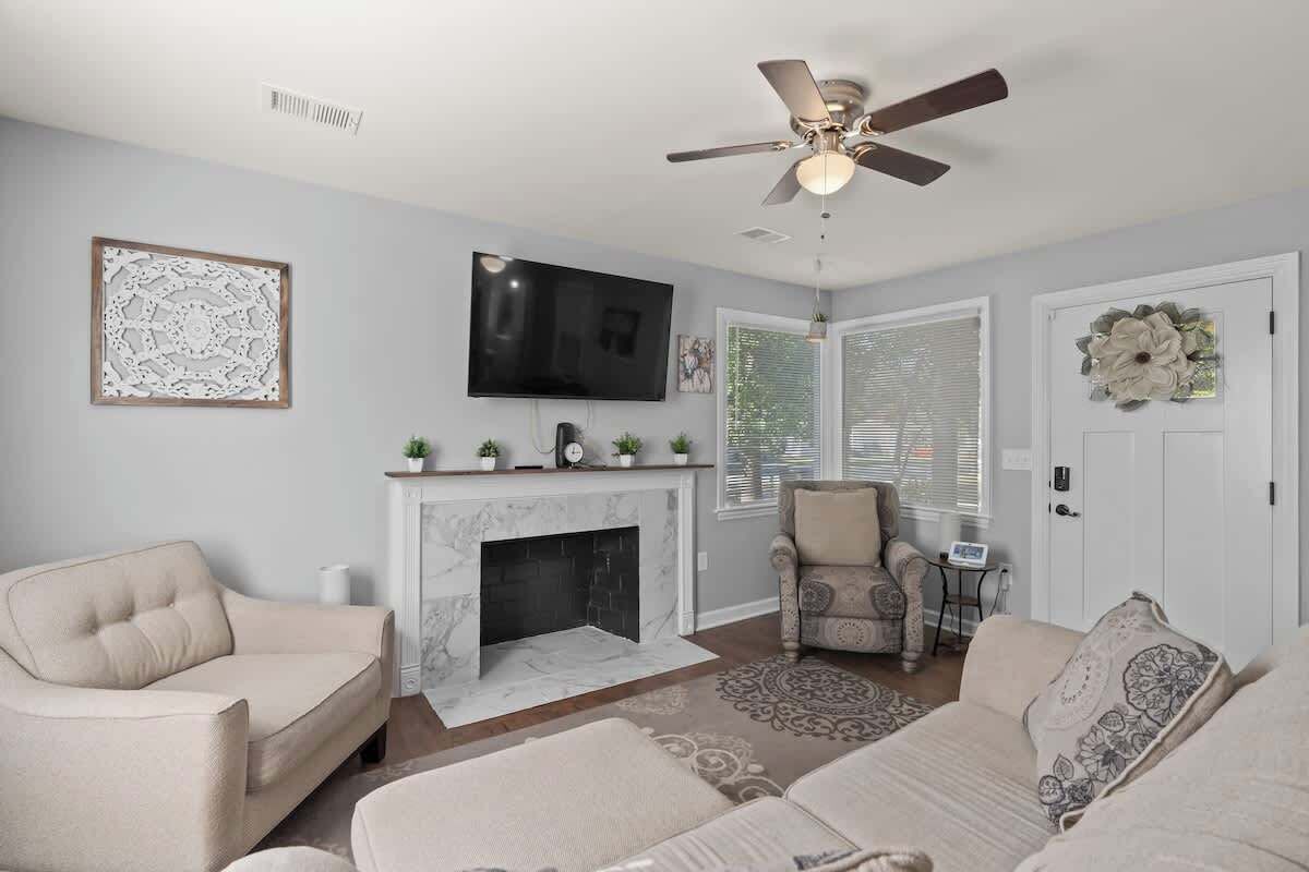 TV, fireplace, offices