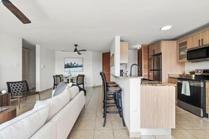TV, offices - Victoria Marine’s View | Modern 3BR in Fajardo (Fajardo)