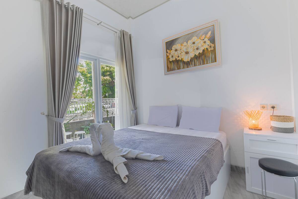 Deluxe House | 4 bedrooms, individually decorated, individually furnished, desk