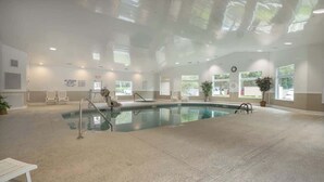Innendørsbasseng