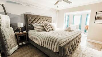 6 bedrooms, desk, iron/ironing board, travel crib